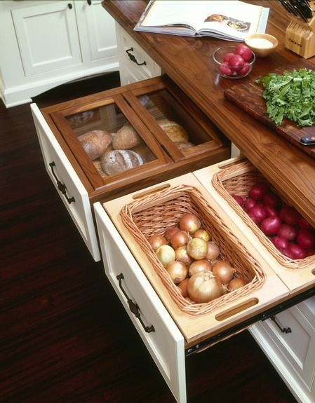 Cocina con humedades en paredes y muebles — tratamiento profesional Murprotec