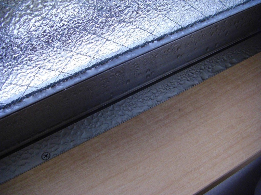 Humedades por condensación en ventana - solución profesional Murprotec contra humedad