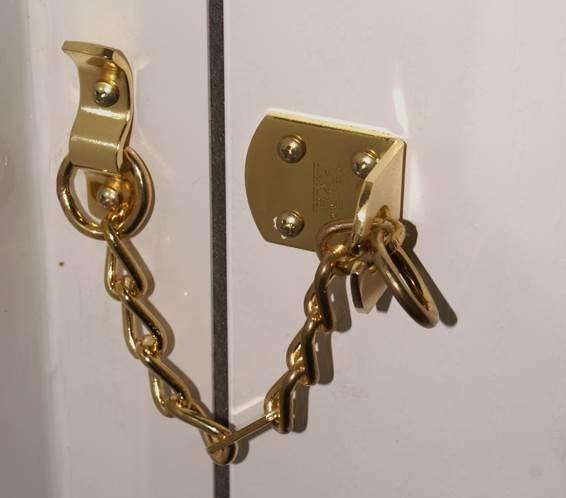Tratamiento profesional de humedades y secado con equipos Murprotec en pared y suelo