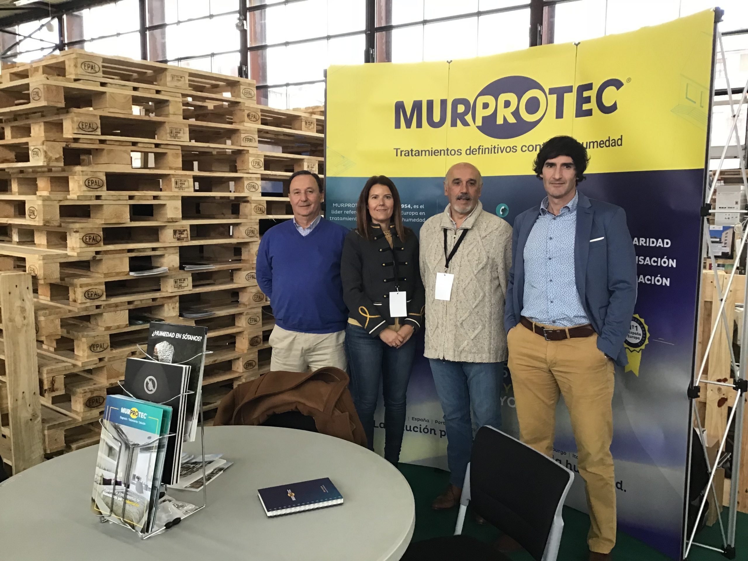 Equipo Murprotec Zona Norte en el stand de Berdeago Energy
