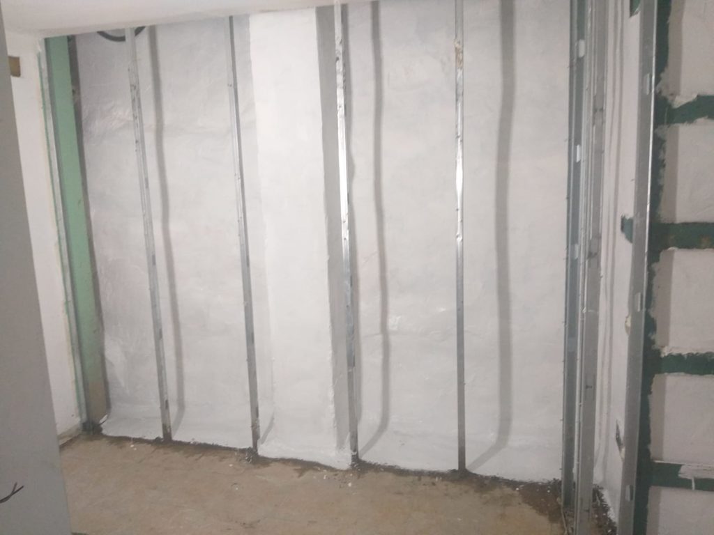 Pared del sótano tras ser tratada con el sistema de encubado de Murprotec