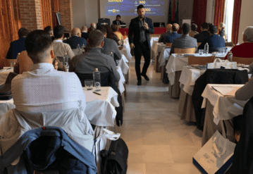 Manuel Martínez, director de Murprotec Andalucía Oriental, charla sobre humedades en jornada
