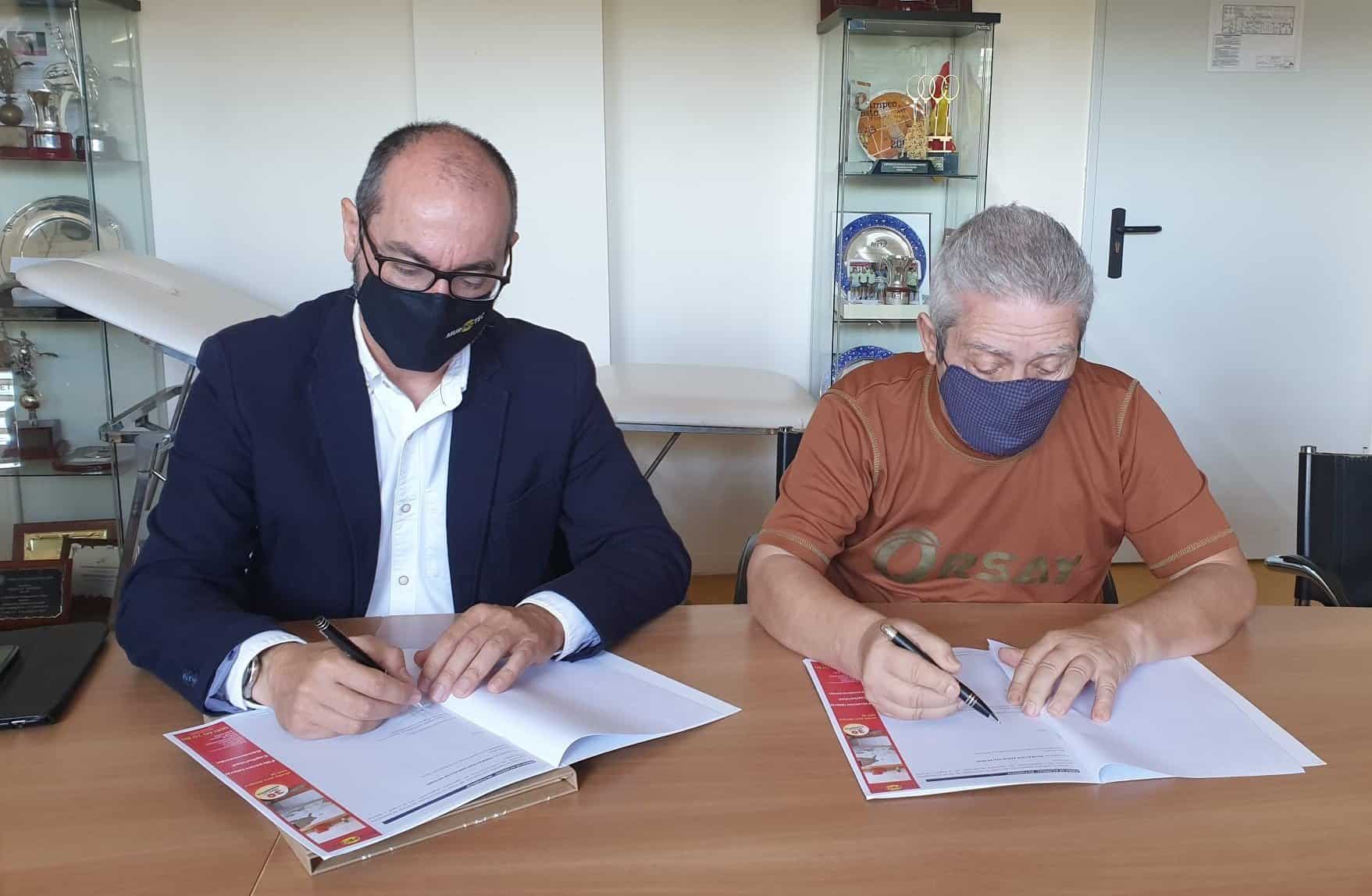 Técnicos Murprotec realizando diagnosis de humedades junto a gerente Pivecor