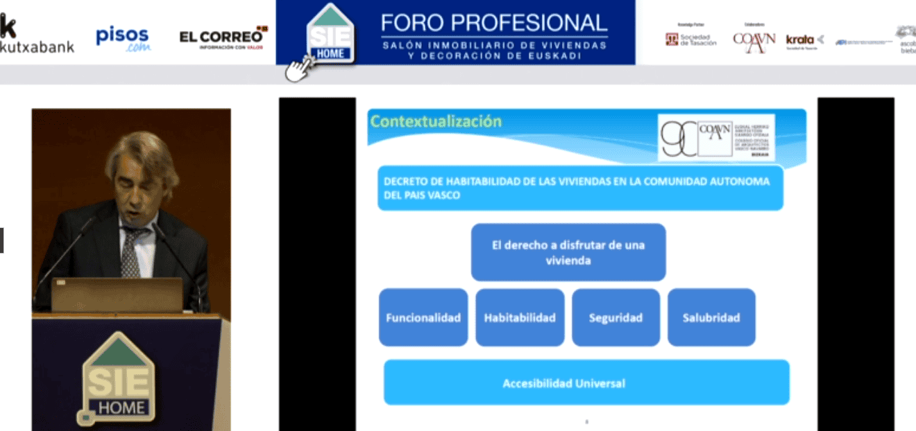 Firma convenio Murprotec y Castilla Asociados: Javier Maestre (técnico) y Francisco Castilla