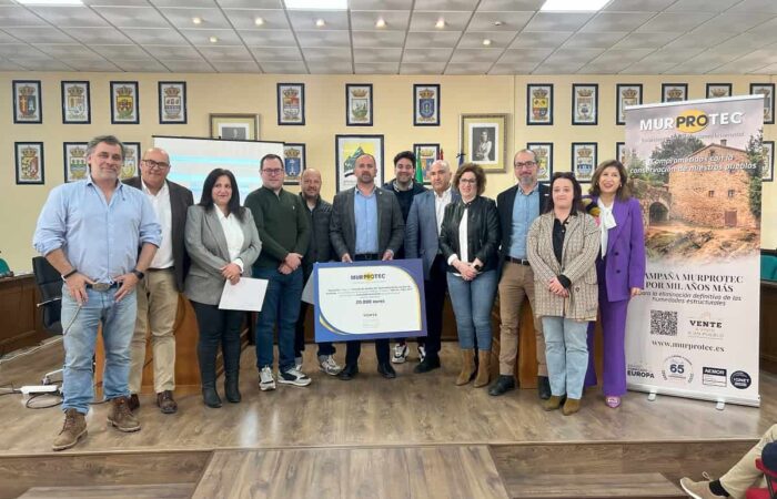 La delegada de Turismo de la Junta de Andalucía junto a los alcaldes de la comarca de la Axarquía La delegada de Turismo de la Junta de Andalucía junto a los alcaldes de la comarca de la Axarquía