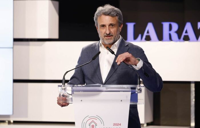 Ángel Cano agradeciendo el premio otorgado a Murprotec Ángel Cano agradeciendo el premio otorgado a Murprotec