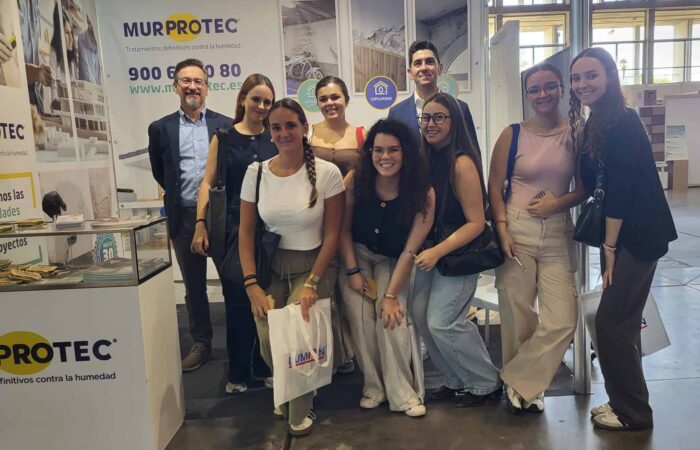 alumnas de la escuela de arte y superior de diseño de Jerez alumnas de la escuela de arte y superior de diseño de Jerez