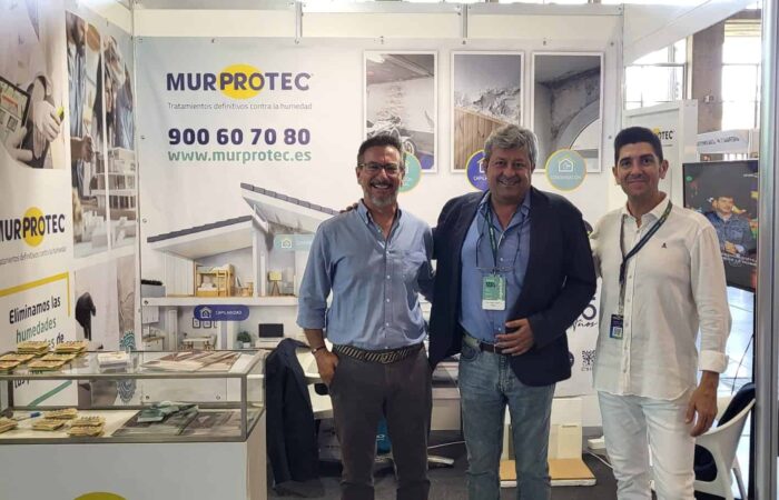 Raúl Angel Román (Director provincial de vivienda y rehabilitación en Cadiz), con Javier Maestre y conmigo Raúl Angel Román (Director provincial de vivienda y rehabilitación en Cadiz), con Javier Maestre y conmigo