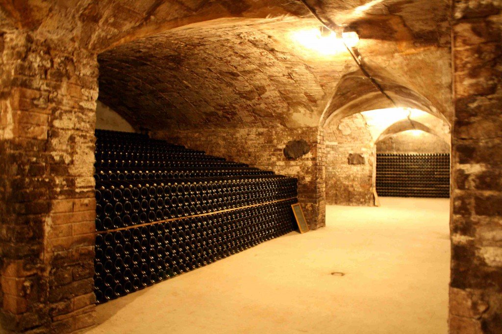 bodega sotano, garaje, humedad
